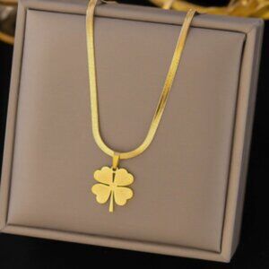 【Four-leaf Clover】 Blade-shaped Four-leaf Necklace